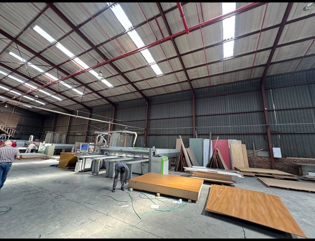 3,300M² WAREHOUSE FOR SALE IN EASTGATE